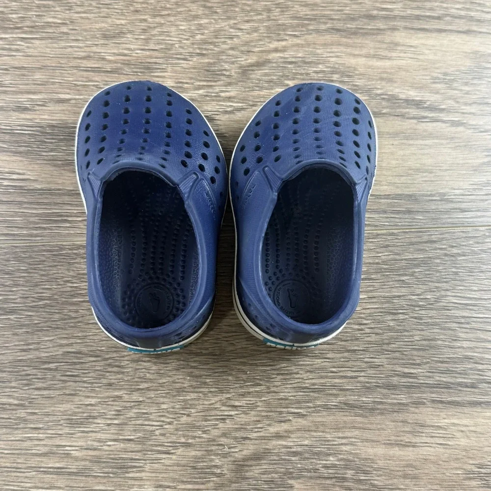 Native Shoes Miles Navy Blue Kids Slip On Water Shoes Loafers Size 4 Outdoors